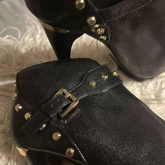 MK high heels, black leather with gold details 6”heels - Picture 9 of 11